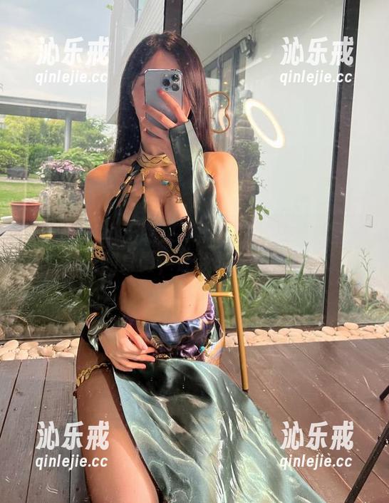 微密圈 - 小玉吃果冻黑白的私拍：原图中飘忽的身影，让我想起一些悸动