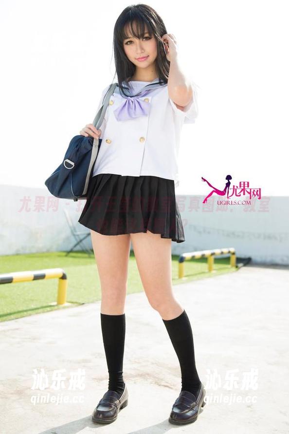 尤果网 - 打开王莹的教室写真图册：教室也能这样撩人？