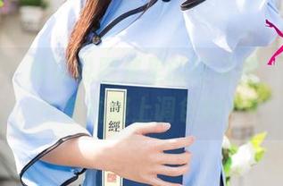 尤果网 - 所以说图集里的诗朵雅，是在给全套礼服上调色吗？