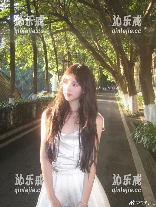怡子yiii 怡子yiii的死库水最新合集,像是另一个领域的边缘…微妙但又好奇。