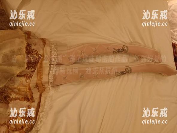 当“想要个公主抱”碰上这些秘密的作品，恰到好处的暧昧氛围，我无从抗拒。