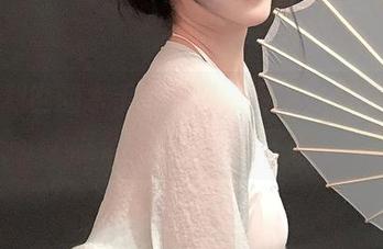 抖娘利世的水手服图包，明明是看服装，怎么越来越愣住了？