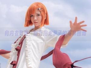 向内衣致敬：翻开抱走莫子的写真图册