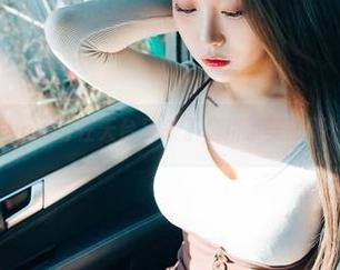 看普美(bomi)在天台又来了，拼了美图不怕摔吧？