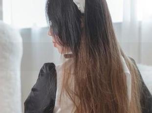 在高清短裙图册中，杏仁曲奇的俏丽再次升华