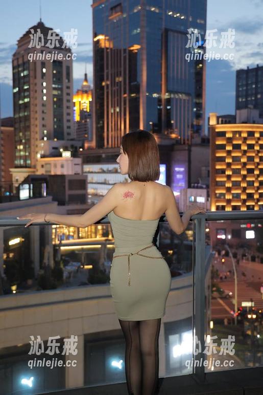 果儿Victoria 微密圈 - 黑白轮廓下,果儿Victoria的图片合集像极了旧时光