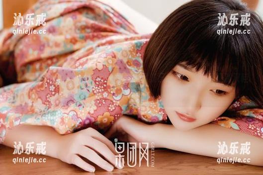 果团网 - 高清看莫雅淇的美足，作品集已经开启，究竟是那双鞋子搭配好呢