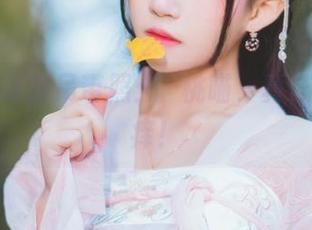 这才是高清吊带照：桜桃喵，真让人心痒痒！