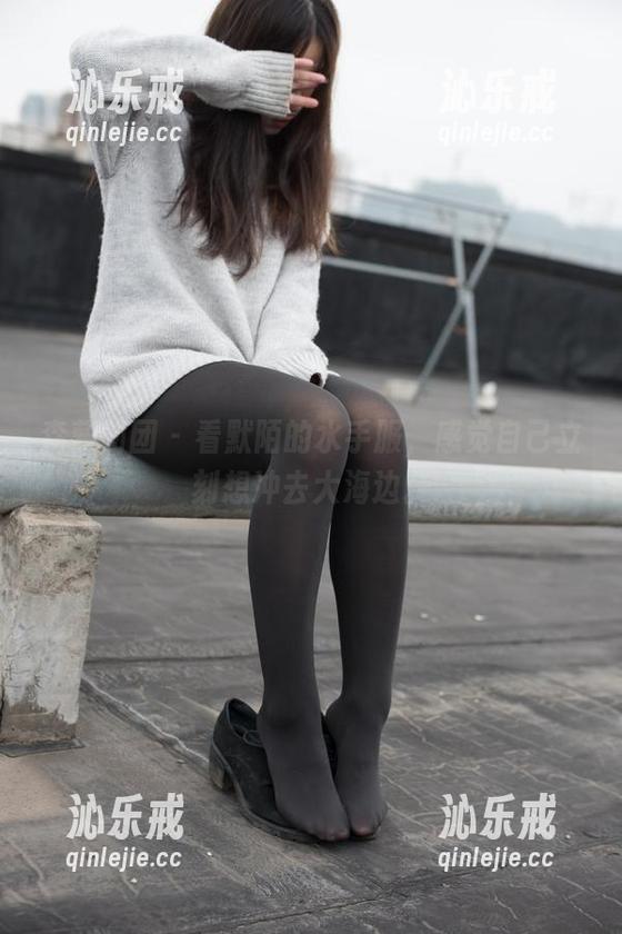 森萝财团 - 看默陌的水手服，感觉自己立刻想冲去大海边。