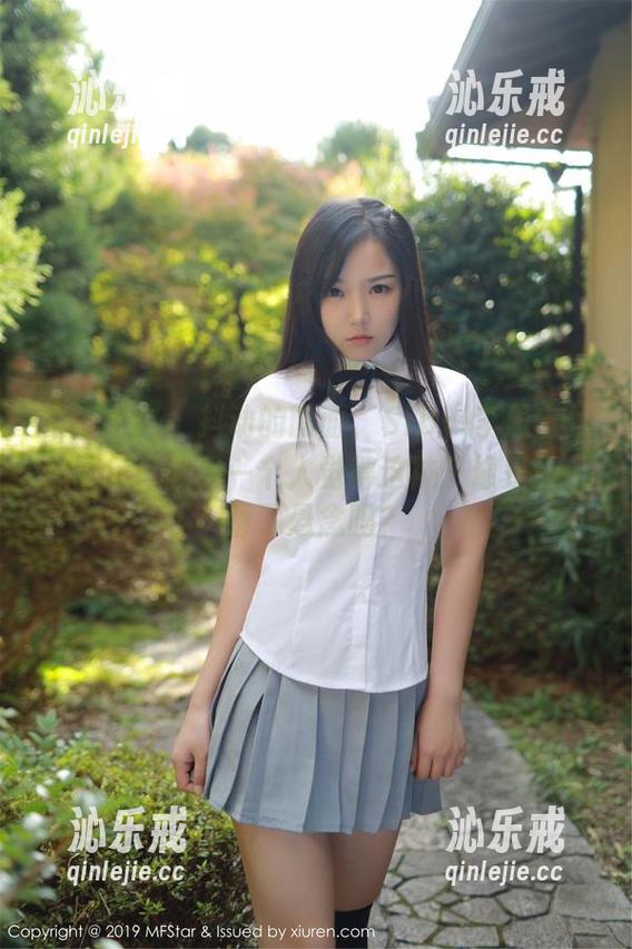 模范学院 - 抖动的画面，SiByl李思宁丝袜图包：就我一个人觉得这袜子像是给人留了悬念吗？