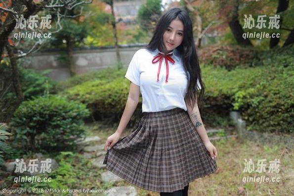 模范学院-优优 模范学院 - 优优的牛仔裤图集:穿上她的裤子,顿时觉得仓库里的空地也变得不一样了!