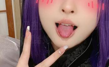 看！清水由乃在女神的套图中飘来飘去，好想给她打个招呼！