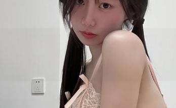 微密圈 - 光脚踩地，看火龙果羊裸足套图，分享时特别担心我的小心脏会受不了！
