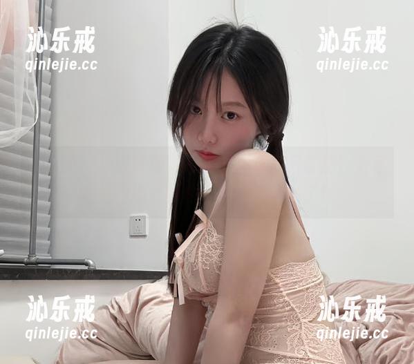 微密圈 - 光脚踩地，看火龙果羊裸足套图，分享时特别担心我的小心脏会受不了！