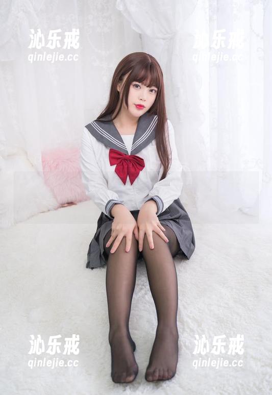 白烨烨带你见识狼姐姐傍晚的室外风光！快来看，新作上线！