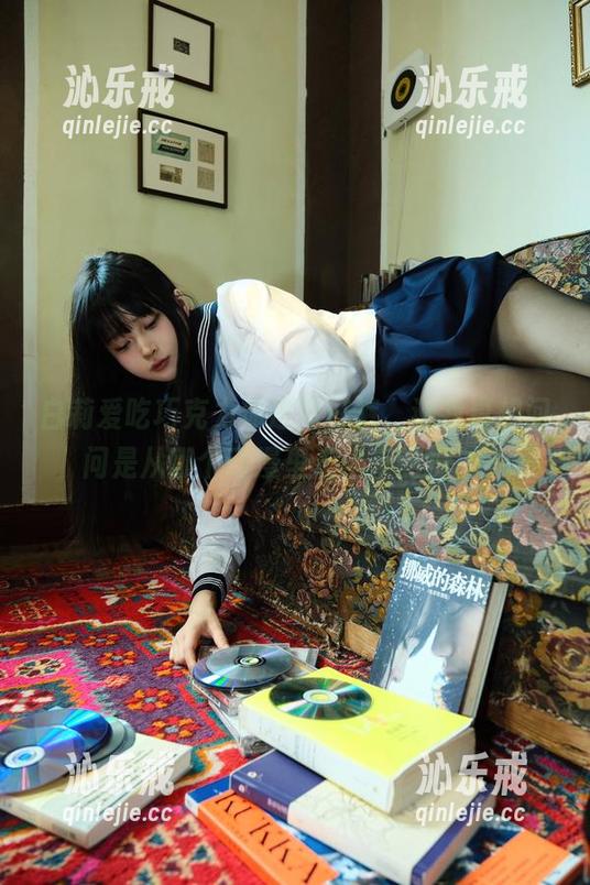 白莉爱吃巧克力 白莉爱吃巧克力你这牛仔裤,让我真想问问是从哪个动漫里走出来的扮演?