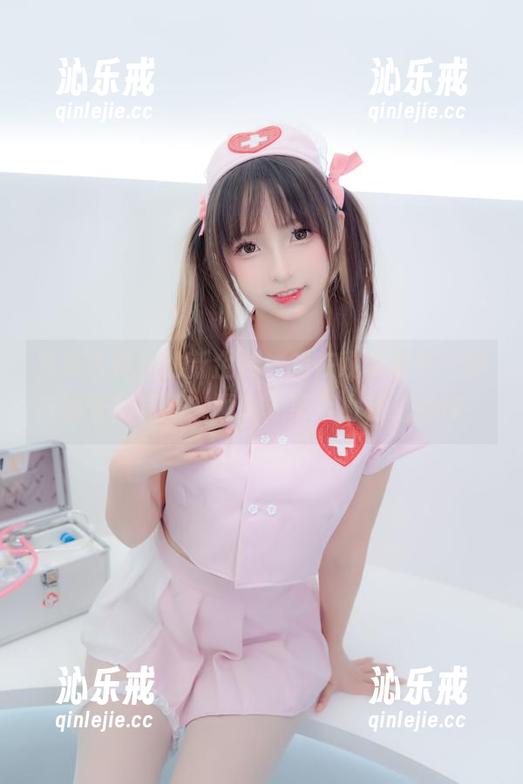 神乐坂真东的新企划，我在观察这兔女郎与钢管的原图，顺便分享个小秘密给你！