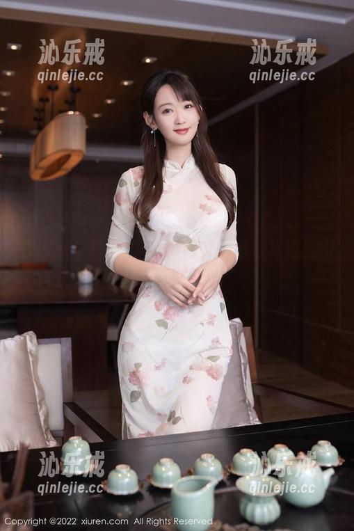 秀人网 - 校园里，UU阿文的随性写真竟引来不少目光