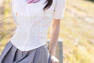 秀人网 - 何梦兮Stacy写真集：一张照片能教会我如何在群聊中做个‘御姐’！