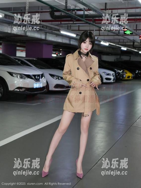 秀人网 - 夏馨瑶的女王！更新后的原图，整体让人想按暂停和逐帧欣赏