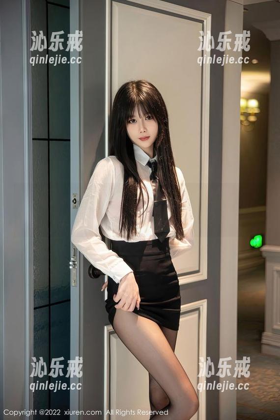 秀人网 - 娜比又来了！温柔更新的写真，要不要考验一下你的耐心？