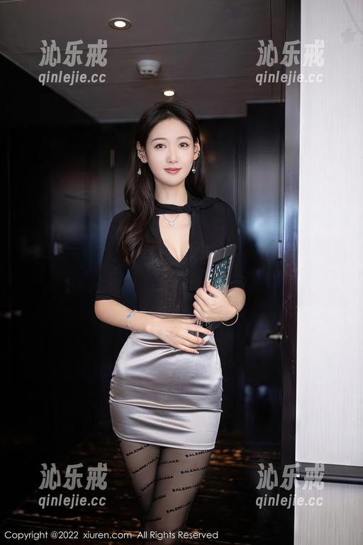秀人网 - 原图中的安然maleah和她的长腿——要不要给长腿一个奖？
