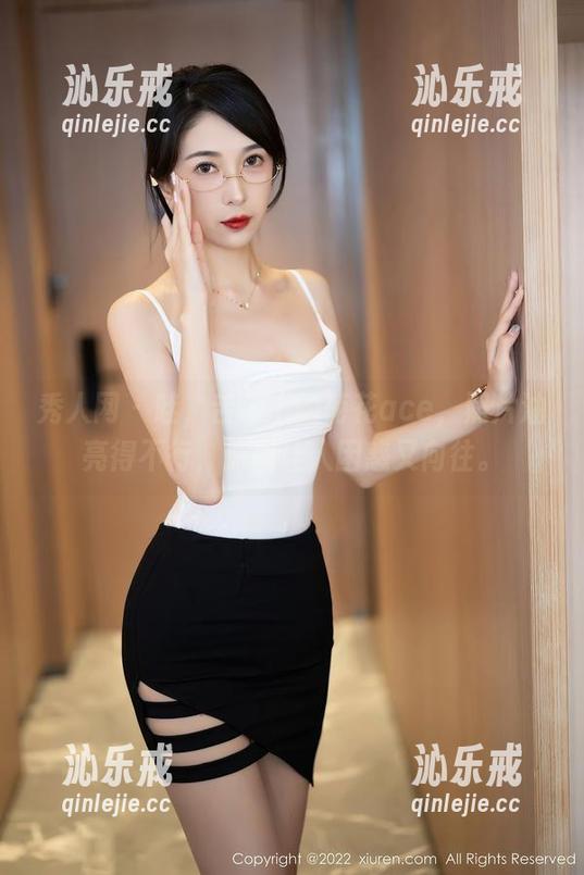 秀人网-舌尖上的菊花ace 秀人网 - 哇,舌尖上的菊花ace,照片油亮得不行,原图让人困惑又向往。