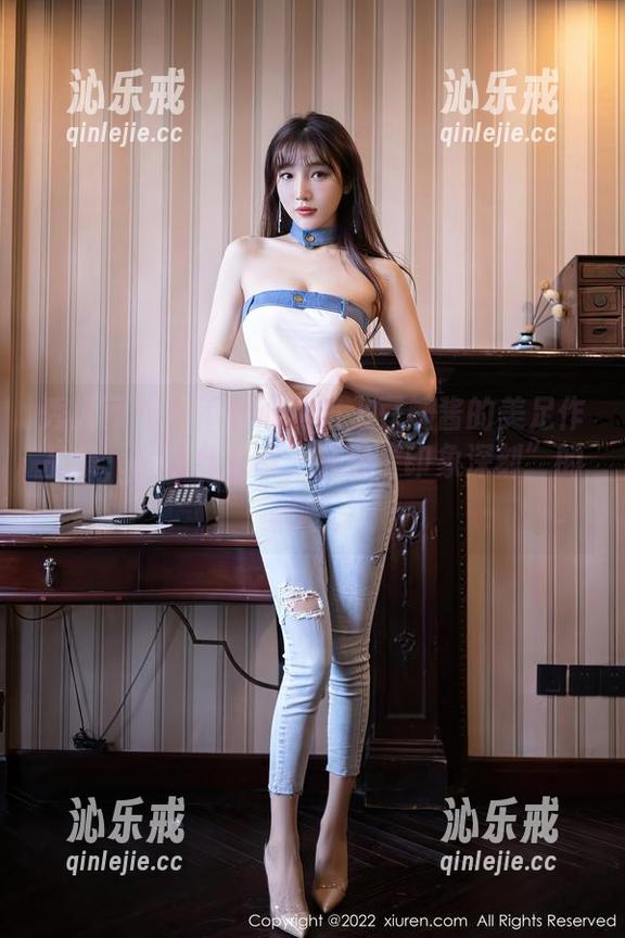 秀人网 - 一不小心就陷入豆瓣酱的美足作品集，分享什么呢，分享“印象深刻”的腿吧。