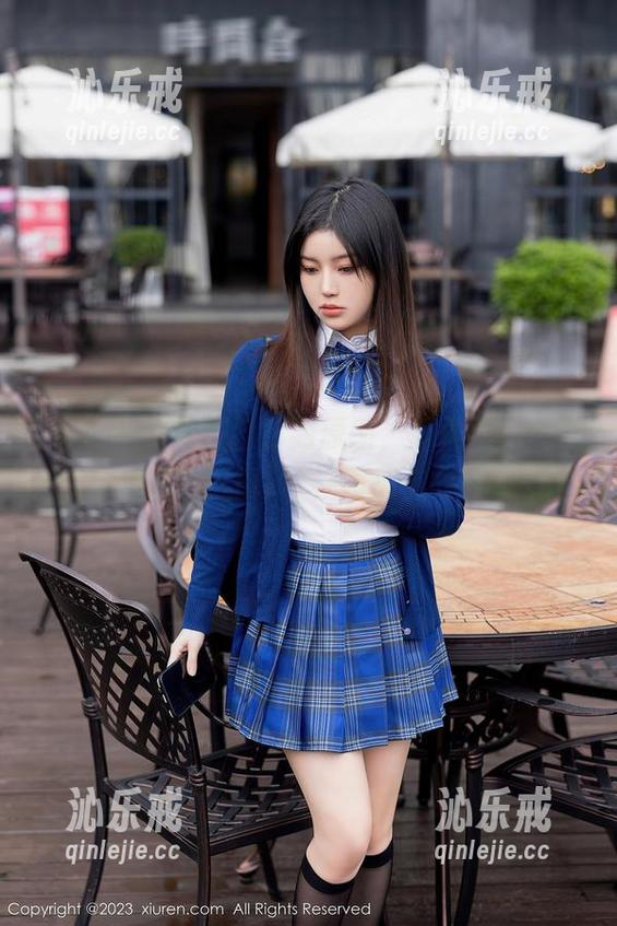 秀人网 - 从校门口到原图，赵惟依coco的写真让每寸校园都有故事