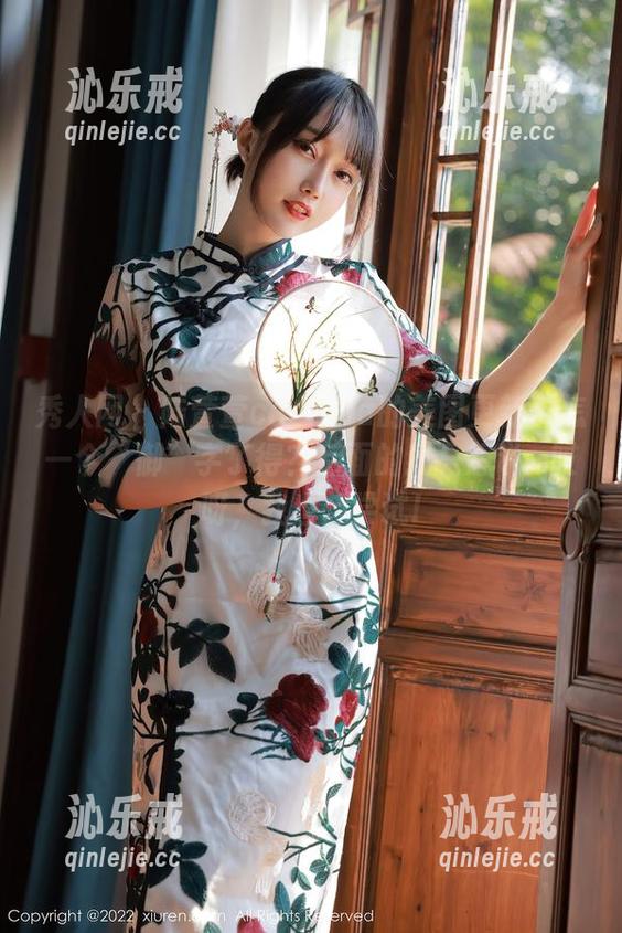 秀人网 - 陆萱萱cecillia的美图更新：怎一个“御”字了得？后面的我只想说...哎呀，我也想尝试!