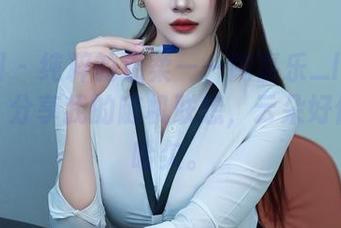 秀人网 - 纯粹的温柔——陶喜乐_lele的原图，分享我的随机联想，云朵好像在打哈欠。