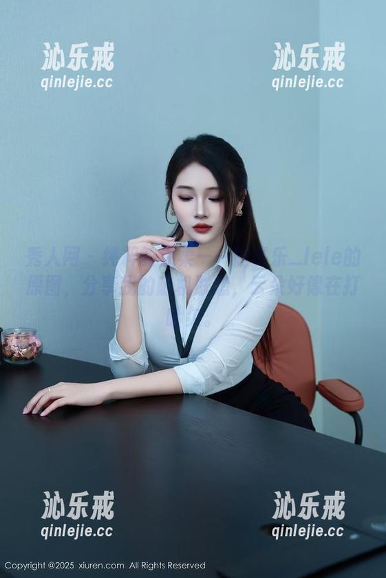 秀人网 - 纯粹的温柔——陶喜乐_lele的原图，分享我的随机联想，云朵好像在打哈欠。