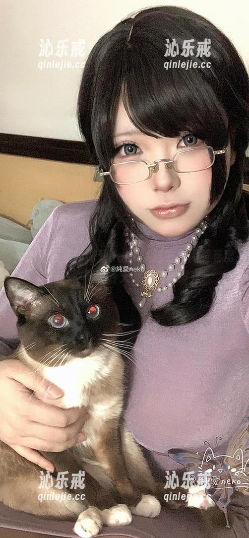 高清图包里的纯爱neko，连衣裙闪耀着魔法光辉，整个春天都在偷偷发光。