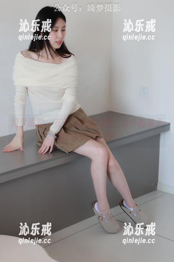 绮梦摄影 - 在子涵的私拍里，女仆的帽子也能时髦得飞起！