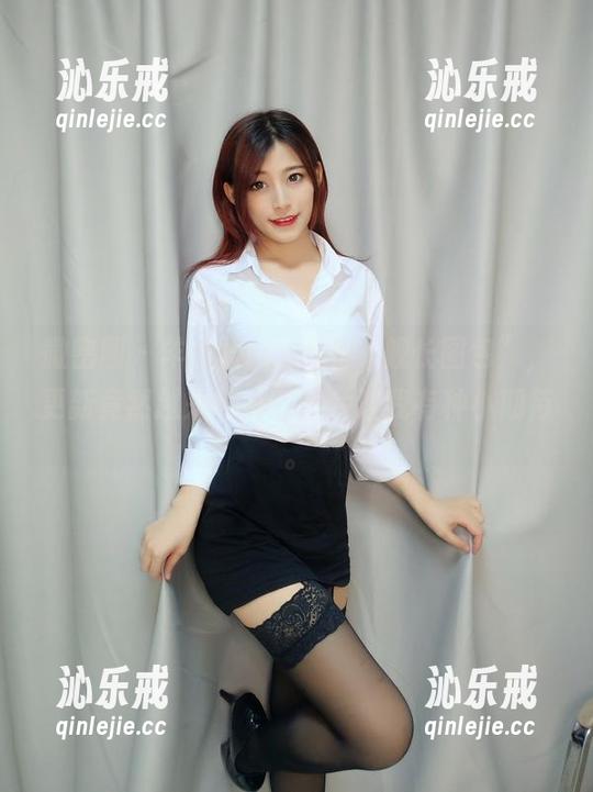 微密圈 - 羊小雪juvia的“舰长图包”，更新竟然越来越好，图片让我有种小期待。