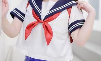 在胡桃猫Kurumineko的作品中，感受一个迷失在万华镜与理之间的美少女