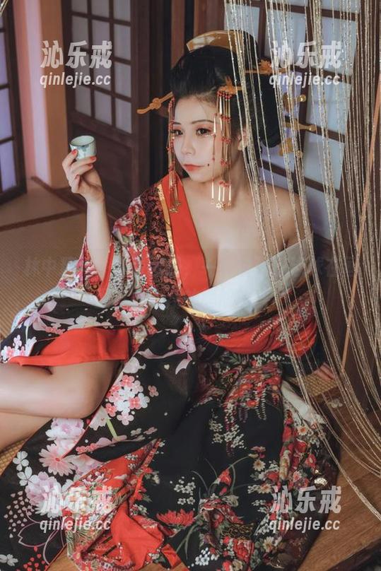 自闭颜球球 林中精灵,免费图册,一个自闭颜球球在画里自由飞翔的尴尬镜头。