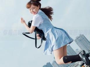 菠萝社 - 你相信吗？柳侑绮居然把JK的美图拍得如此俏皮