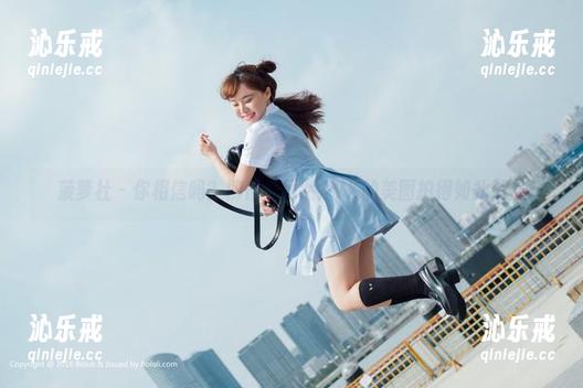 菠萝社 - 你相信吗？柳侑绮居然把JK的美图拍得如此俏皮