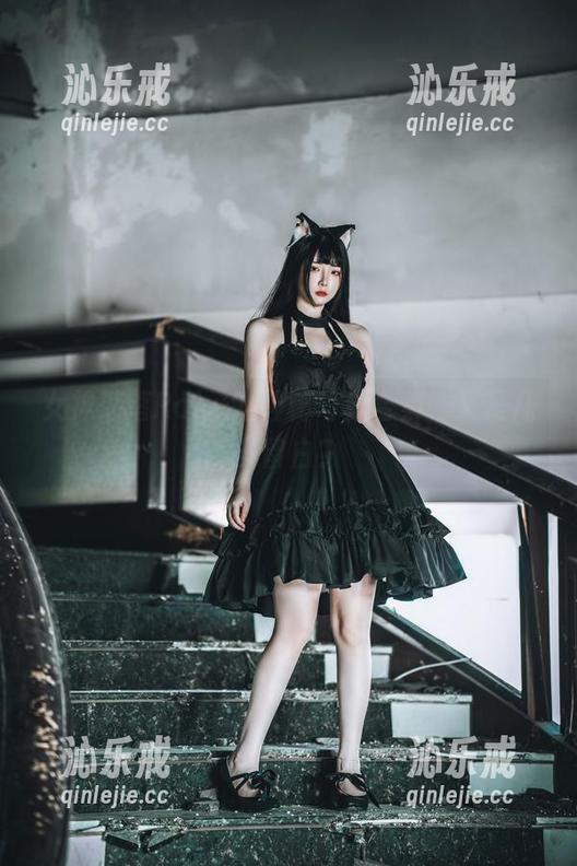 女神落落Raku的神秘写真合集，又是几多留白？