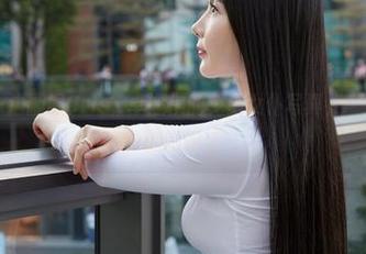蜜桃社 - 一边翻阅Cris_卓娅祺的免费女仆写真，一边想起上次的咖啡店