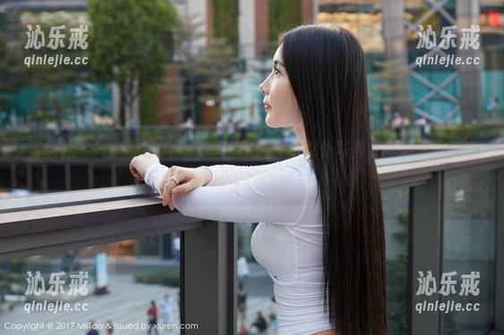 蜜桃社 - 一边翻阅Cris_卓娅祺的免费女仆写真，一边想起上次的咖啡店