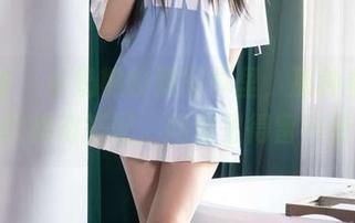 袜啵啵 - 小奶熊校服写真里，那种看似随意的旗袍搭配，网盘里得留一份！