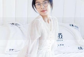 袜啵啵 - 一双板鞋的私拍：芝士在图集中突然变得不平凡