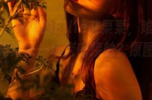 轰趴猫 - 海边的Ellie艾栗栗，难道是要跟人生海海来一场亲密接触？原图真带劲儿。