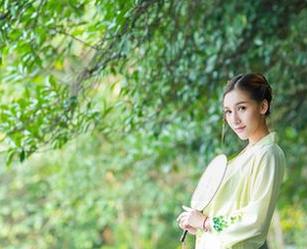 轰趴猫 - 每次看“Ellie艾栗栗”的最新照片都让我想入非非，这连衣裙的搭配我能从早到晚看！