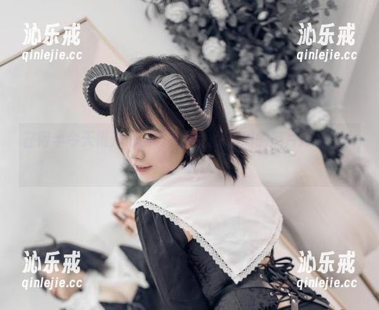 在阿半今天很开心的镜头里，女孩们的照片闪烁诗意感