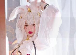 阿寨寨ninja的全套秘书照片，看来工作和趣自是不可兼得。