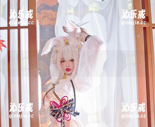 阿寨寨ninja的全套秘书照片，看来工作和趣自是不可兼得。