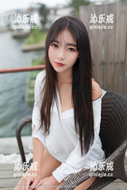 青豆客 - Kiren_程程程和她的白衬衫写真图集，偷偷问下，喜欢哪个角度？